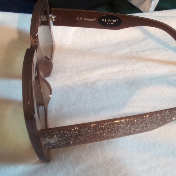 AJ Morgan Sunglasses - Picture 2 of 5